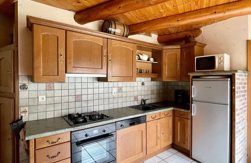 Saint-Ilpize Cottage | Gite Saint-Ilpize: Family-Friendly Stay with Pool & Spa