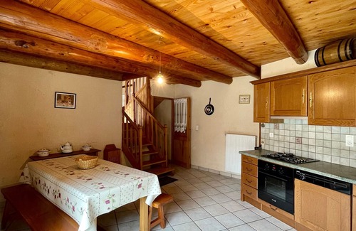 Saint-Ilpize Cottage | Gite Saint-Ilpize: Family-Friendly Stay with Pool & Spa