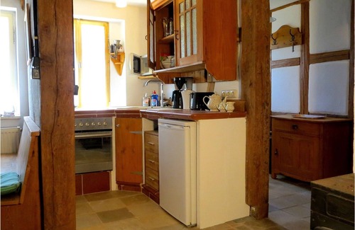Neusitz Apartment | Charming Farmhouse Retreat in Schweinsdorf with Breakfast