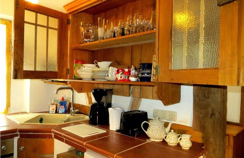 Neusitz Apartment | Charming Farmhouse Retreat in Schweinsdorf with Breakfast