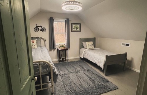 Bluffton Other | Quaint Farmhouse Steps from Katy Trail with Spa & Breakfast