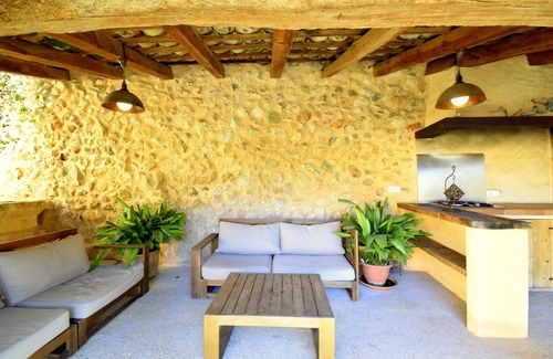 Buger House | Modern Finca Retreat with Pool & Spa, 10 KM to Beach