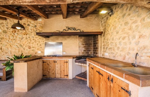 Buger House | Modern Finca Retreat with Pool & Spa, 10 KM to Beach