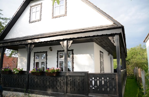 Bran Cottage | Charming Restored Traditional Smallhouse for Families & Pets