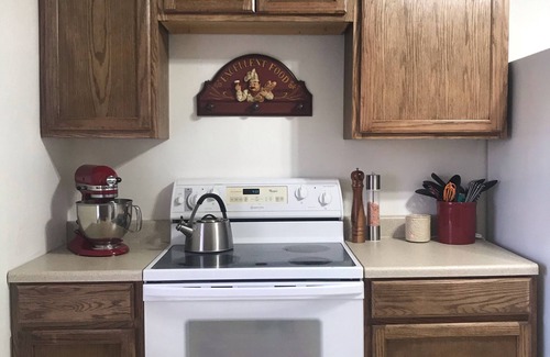 Pratt House | Restored Gem Just 2 Blocks from Downtown – Guest Rated 10/10