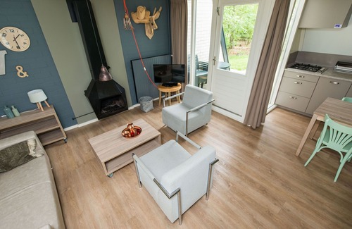 Bosgebied Hoenderloo House | Stylish Bungalow on De Veluwe with Pool and Kitchen Access