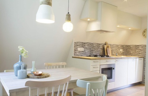 Bosgebied Hoenderloo House | Stylish Bungalow on De Veluwe with Pool and Kitchen Access
