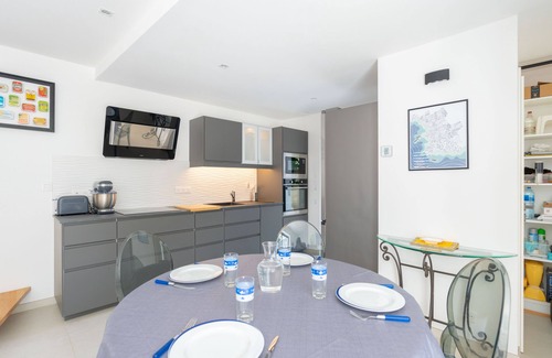 8th Arrondissement House | Cozy Retreat Steps from Marina and Beach with Pool Access
