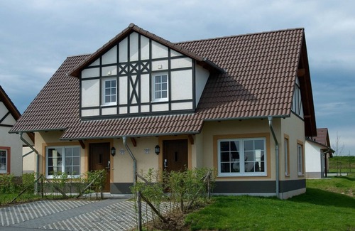 Ediger House | Modern Villa Near River Moselle with Pool and Spa