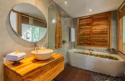 Petulu Villa | Discover Reswaha Villas: 4-Star Retreat with Pool & Spa