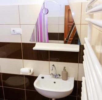 Sarospatak House | Discover Pet-Friendly Retreat at Retel Vitez Vendégház