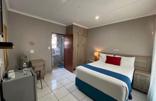 Bochum House | Discover Rethabile Guesthouse with Hot Tub & Breakfast