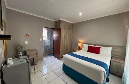 Bochum House | Discover Rethabile Guesthouse with Hot Tub & Breakfast