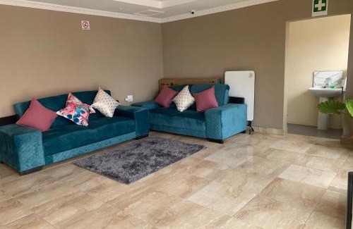 Bochum House | Discover Rethabile Guesthouse with Hot Tub & Breakfast