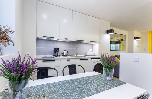 Retiro Apartment | Elegant Retiro V Apartment with Spa & Family Amenities