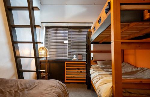 Bandai House | Retopia AIZU Guest House: Cozy Retreat with Hot Tub
