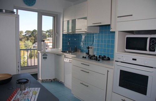 La Baule-Escoublac Apartment | Beachfront Bliss: “Retour de Plage” with Ocean Views