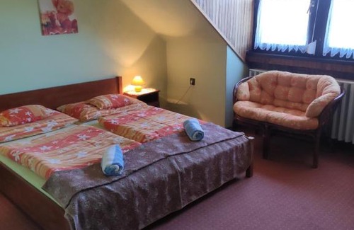Gor House | Retro Retreat Gór - Pet Friendly with Oceanfront Views