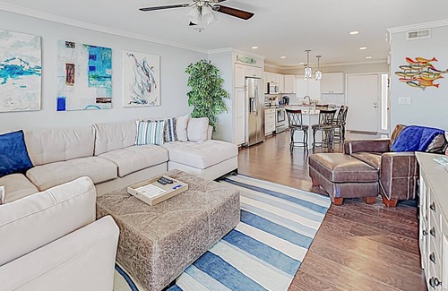 North Litchfield Beach Condo | Oceanfront Retreat 414: Impressive Views & Minutes to Beach