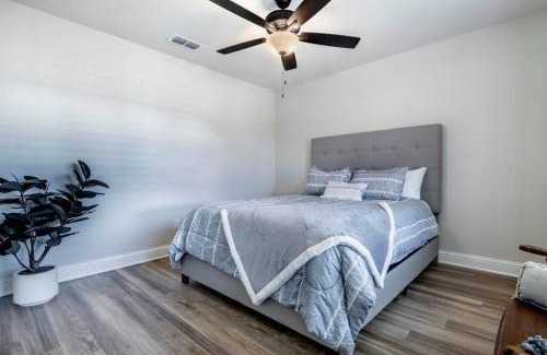 Longview House | Discover Family-Friendly Retreat at Premier Parks - 4 Star