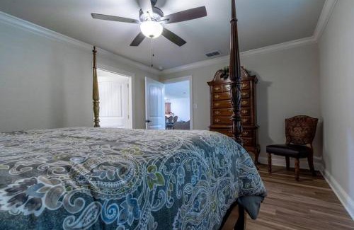 Longview House | Discover Family-Friendly Retreat at Premier Parks - 4 Star