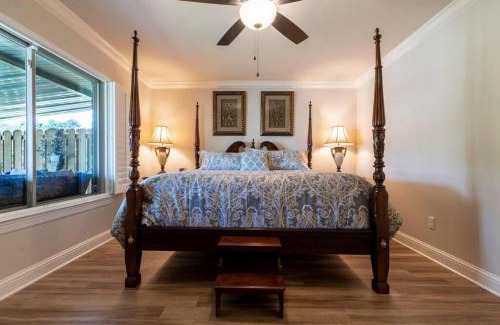 Longview House | Discover Family-Friendly Retreat at Premier Parks - 4 Star