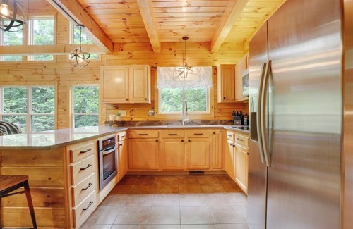 Hallsville Cabin | Top-Rated Retreat at the Cavern with Family-Friendly Amenities