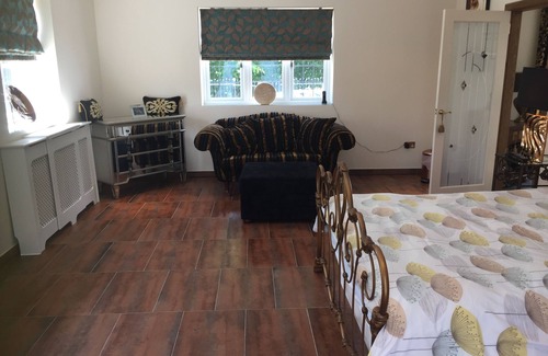 Ayr Bed & Breakfast | Experience Relaxation at The Knowe Auchincruive Estate