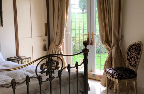 Ayr Bed & Breakfast | Relaxing Retreat at The Knowe on Auchincruive Estate
