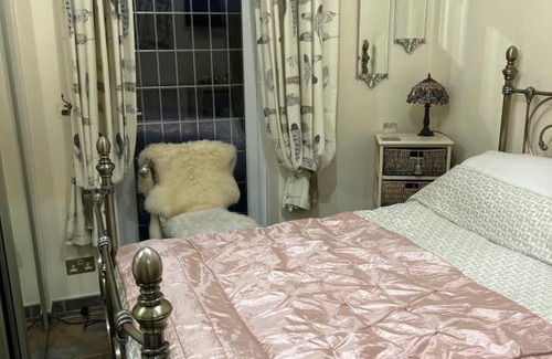 Ayr Bed & Breakfast | Relaxing Retreat at The Knowe on Auchincruive Estate