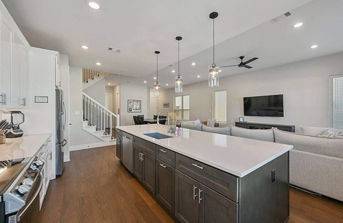 College Station House | Idyllic Retreat at the Estates: Premier Stay Near Campus