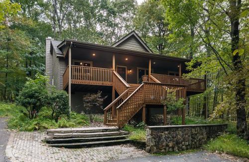 Nellysford House | Guest Rated 10/10 Retreat at Wintergreen with Pool Access
