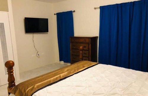 Rio Bueno House | Cozy Beachside Retreat: New 2 Bedroom with Breakfast Included