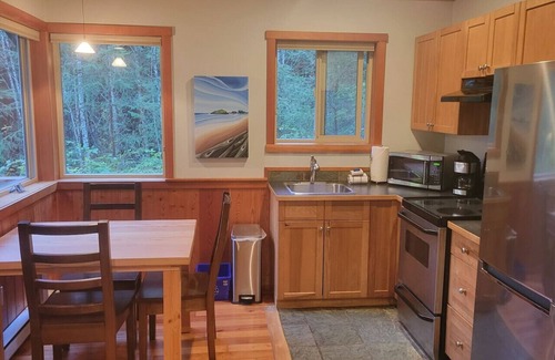 Ucluelet Cabin | Unforgettable Stay at Rainforest Retreat - Bracken's Cabin