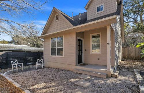 Bouldin House | Retreat in Bouldin Creek Walkable to restaurants