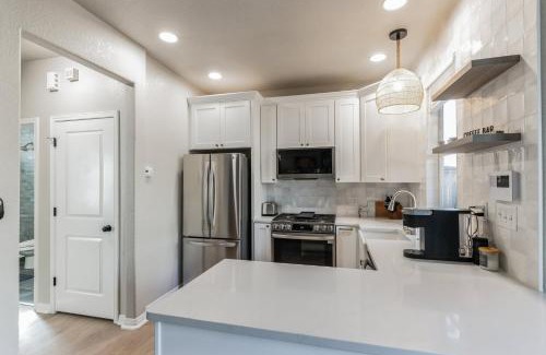 Bouldin House | Retreat in Bouldin Creek Walkable to restaurants