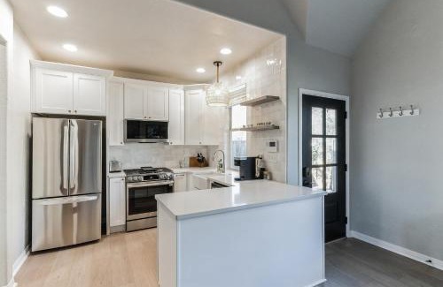 Bouldin House | Retreat in Bouldin Creek Walkable to restaurants