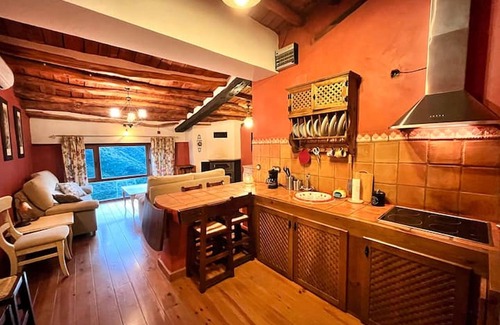 Sorvilan House | Relaxing Holiday Home 'Casa Alfurán' with Modern Amenities