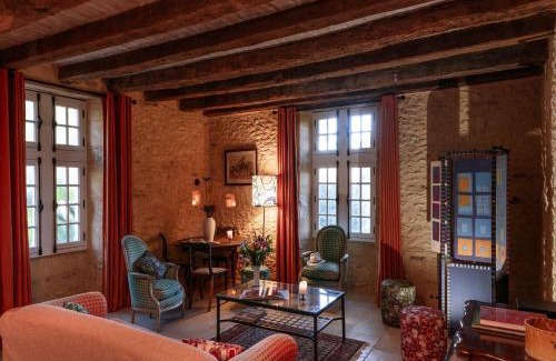 Saint-Germain-de-Belves House | Impressive Holiday Home with Pool and Pet-Friendly Amenities