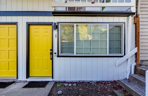 College Hill Apartment | Prime Retreat Near UO and Autzen Stadium for Families