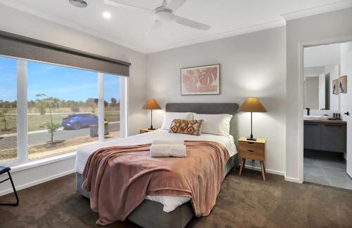 Grovedale House | Experience the Retreat on Bedajanawa: 4-Star Comfort Awaits