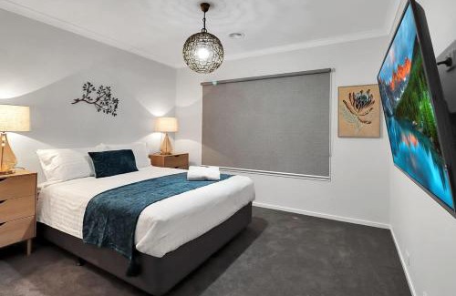 Grovedale House | Experience the Retreat on Bedajanawa: 4-Star Comfort Awaits
