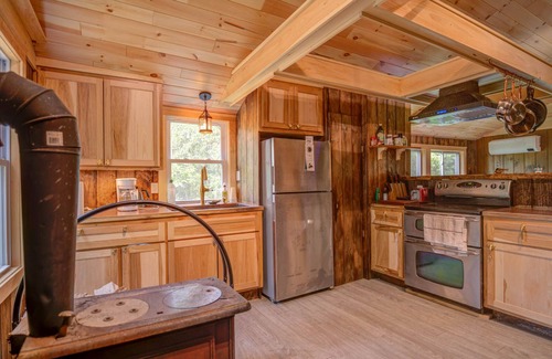 Hiram Cabin | Relax at Retreat on the Saco River - Pet Friendly Getaway