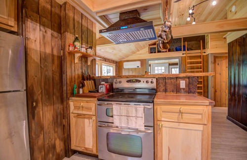 Hiram Cabin | Relax at Retreat on the Saco River - Pet Friendly Getaway
