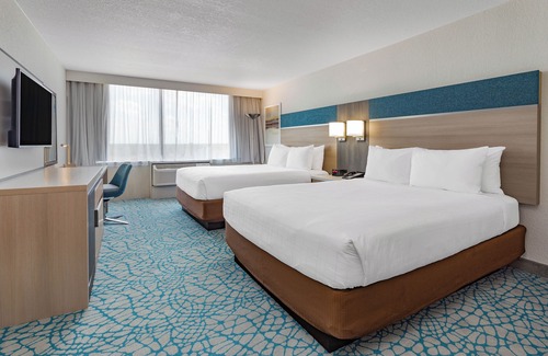 Florida Central Atlantic Coast Hotel | Relaxing Retreat with Pool Access and Family-Friendly Amenities
