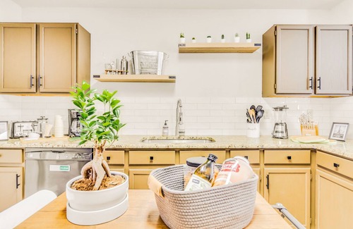 Braun's Farm House | Family-Friendly Retreat Near Six Flags & Seaworld