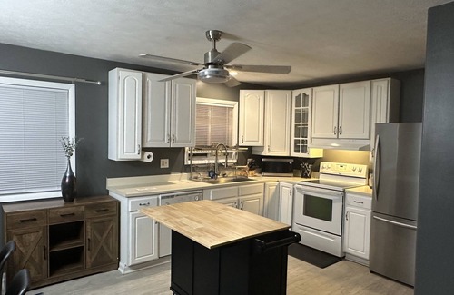 Morgantown House | Experience a Modern Mountain Getaway with Family-Friendly Amenities