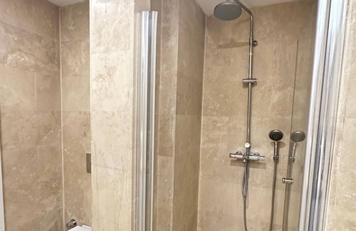 Bagcilar Apartment | Stylish 1BR Apartment with Free Wi-Fi for Family Fun