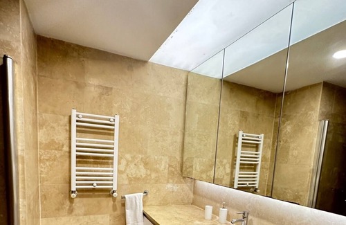 Bagcilar Apartment | Stylish 1BR Apartment with Free Wi-Fi for Family Fun