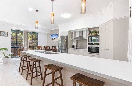 Point Vernon House | Unwind at Fraser Coast: 10/10 Stay with Ocean Views!